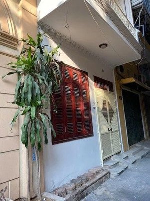 mình cần cho thuê gấp nhà ngõ 194 giải phóng, thanh xuân, 45m2x4t, 11 triệu
