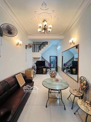 mình cần cho thuê gấp nhà ngõ cc 1194 đường láng, 40m2 x 4t, 14 triệu, ô tô, nhà đẹp