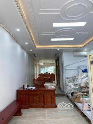 bán nhà mp quan nhân 3 thoáng, view hồ hiếm có - gara - kinh doanh - dành cho giới thượng lưu .