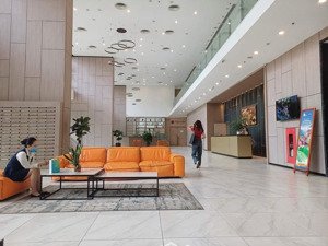 cho thuê nhà mặt phố dịch vọng hậu,dtsd 210m2, mt 10m, giá thuê 58 triệu, mọi mô hình kinh doanh