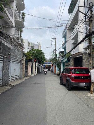 tin thật 100% | hxh 6m huỳnh văn bánh dt: 4,3x18m, công nhận 67m2 - 4 tầng | giá 15 tỷ còn tl