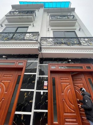 bán nhà 42m2 giá 3tỷ499tr sổ đỏ chuẩn thương lượng tốt , không quy hoạch , không lỗi phong thủy