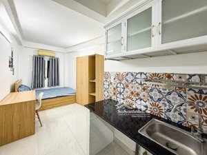 tòa nhà chdv dòng tiền 600 triệu/năm. vị trí ngay trường sa, bước chân qua q1.gần các trường đh lớn