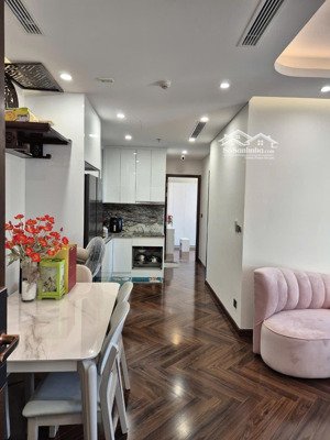 chính chủ cắt lỗ 500tr, bán căn hộ 2 ngủ 1 vệ sinh, 60m2 giá 3 tỷ tại toà diamond crown
