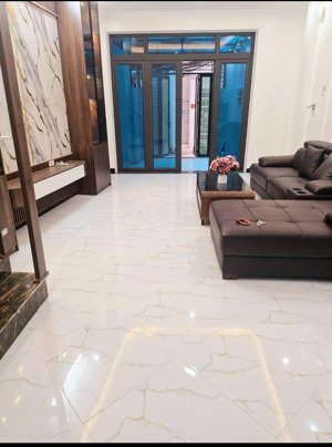 nhà mới phố lụa vạn phúc, hà đông,diện tích 32m 5 tầng mặt tiền 4m giá 7.5tỷ