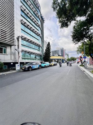 bán nhà căn góc hxh nguyễn đính chính ngay sát ubnd quận phú nhuận 5pn mới sẵn nội thất