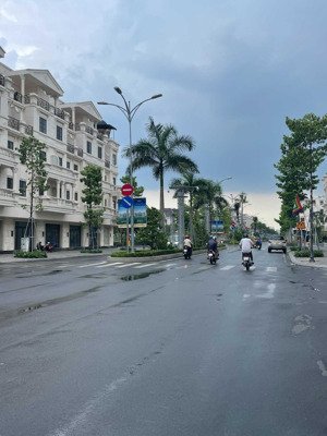 xuất cảnh bán biệt thự góc hoàn thiện đẹp, có thang máy, khu cityland park hills, dt: 23.5 x 20m