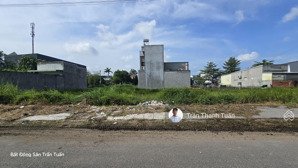 nhanh mới kịp, mặt tiền đường nhựa, sát bên chợ, trường cấp 1,2. kề bên cầu lớn hóc môn.