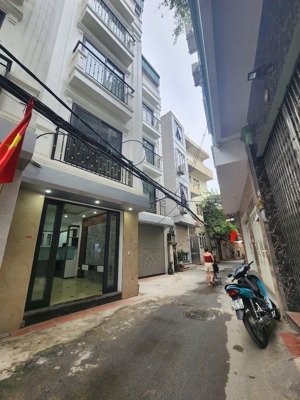 nhà mới phường chương mỹ, 50m, 4 tầng, hơn 3tỷ, đường thông, ô tô 7 chỗ đỗ cửa.