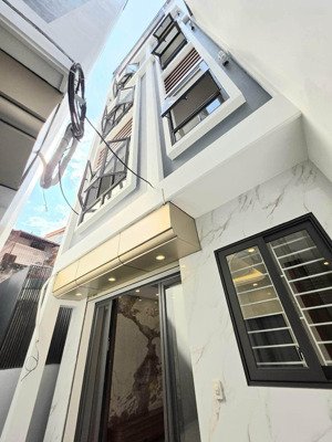 bán nhà riêng xuân đỉnh, 38m2 nhỉnh 7 tỷ, dân xây , ngõ thông, ô tô đỗ cửa, sát công viên hoà bình