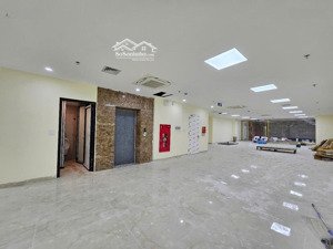 toà văn phòng phạm hùng-mễ trì, mặt tiền bề thế, công năng hiện đại, vỉa hè mênh mông
