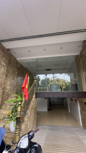 chính chủ cho thuê toà nhà 7 tầng ,diện tích: 125m2,thang máy.tại: quan nhân,nhân chính,thanh xuân