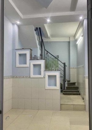 chính chủ cần bán nhà rẻ nguyễn tri phương, q10 giá 3tỷ700 cho nhà 1 trệt 3 lầu