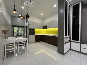 nhà đẹp 52m2 gần chợ vlài cách ql1 200m, hẻm oto 7 chỗ đổ cửa, btct cứng chắc, an ninh, shr