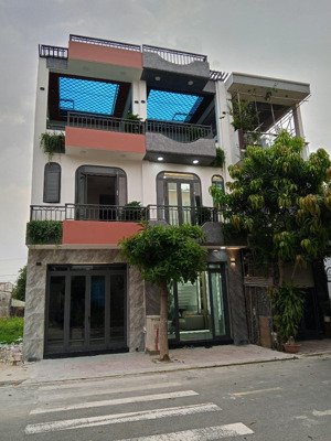 nhà phố mặt tiền kinh doanh 3 tầng đường thông gần ngã 4 bình chuẩn. + diện tích đất : 68m (4m x