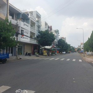 9 tỷ 700 thương lượng, nhà mặt tiền kinh doanh, 4 tầng, diện tích : ngan 5 mét - dài 16 mét.