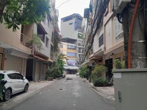 hộ khẩu gia thụy, long biên, 50m*6t, 18,5 tỉ. gara, thang máy.