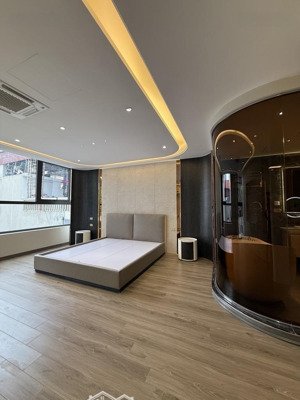 siêu phẩm 8 tầng - thang máy - full nội thất cực xịn xò - gara 2 ô tô - sát mặt phố - lung linh