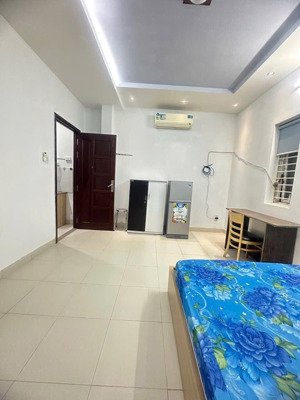 phòng rộng full nội thất. đối diện nhà thi đấu phú thọ quận 10. hẻm xe tải 10m yên tĩnh thoáng mát