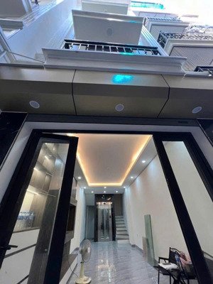 bán gấp nhà đẹp trung tâm hoàng mai, 40m² - 5 tầng - thang máy - ở sướng, gần hồ đền lừ, hơn 8 tỷ