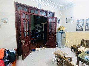 trung tâm thủ đô giá chưa đến 150tr/m2 nhà 2 tầng dt 77m2 mặt tiền 10m