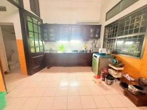 bán nhà cầu giấy tt quận dt 102m x 3t x mt 5m giá 21.9 tỷ có thương lượng