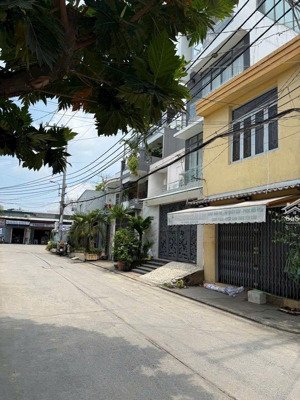 hiếm có - quận 7 - 2 mặt tiền xe tải vi vu - 80m2 - shr - hcong đầy đủ - chỉ 10ty2