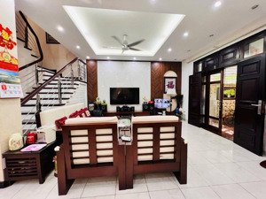 giảm 3 tỷ nhà làng việt kiều châu âu 4 tầng 153m² view công viên dòng tiền 60tr/tháng