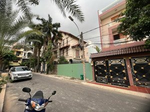 bán đất mt lê văn miến, thảo điền, q2 (dt: 8x23m), ctxd: hầm + 5 tầng, giá bán 42 tỷ(tl)