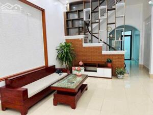 Bán cắt lỗ nhà 3 tầng mặt phố Tống Duy Tân Hải Dương.