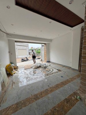 đặng vũ hỷ - trung tâm long biên - phân lô - container tránh - 7 tầng thang máy - tròn 13 tỷ