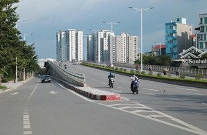 mặt phố - lô góc 2 mặt đều ô tô - kinh doanh ngay ngã tư trịnh văn bô