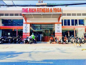 vị trí trung tâm q1. mặt tiền đường cô giang. diện tích 3000m2