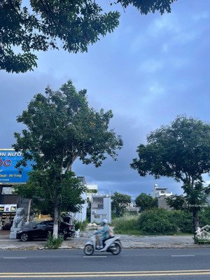 lô đất 150m - mặt tiền trường sa - view biển - đối diện resort 5 sao. giá 11ty thương lượng.
