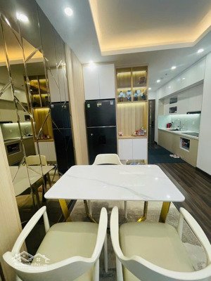 bán căn 2 phòng ngủ full nội thấy toà camelia giá 2,25 tỷ dự án hoàng huy commerce