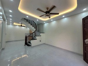 hot nhà diện tích rộng liên mạc - giá thấp - ngõ rộng ô tô vào cổng