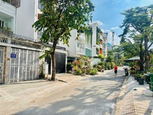 chính chủ bán nhà đẹp nội thất sang trọng giá mềm