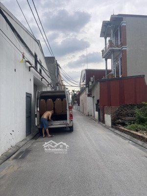 lô đất đẹp 74 m2 ô tô đỗ cửa sát ngay bìa làng thông thoáng, vị trí view đẹp, giá nhỉnh 4 tỷ