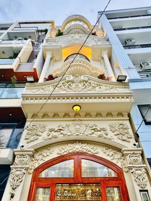 chủ về quê bán gấp căn nhà bàn cờ, q3, 1t + 2l + st, 63m2 sổ sẵn công chứng ngay, đường 6m ô tô