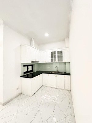bán nhà bạch đằng , nhà xây mới kính kong ô tô đỗ gần ngõ rộng thoáng sáng văn minh dân trí cao