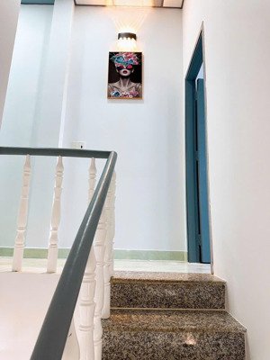 bán nr 1 trệt, 1 lầu, 3pn ngay tthc huyện bình chánh, chỉ 2.25 tỷ/95m2. shr/hoàn công đầy đủ.