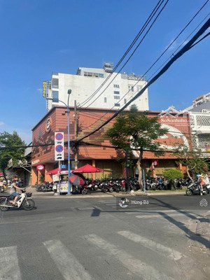 quá rẻ ! bán nhà góc 2 mặt tiền phạm văn đồng. dt : 30 x 105m - cấp 4 - hđt : 400tr. giá : 250 tỷ