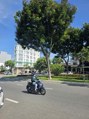 bán gấp nhà mặt phố tại đường 30/4, diện tích 158m2