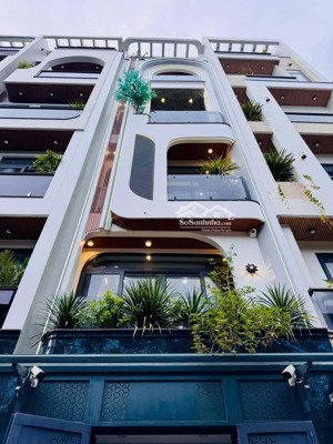 cho thuê nhà có thang máy đẹp đẳng cấp là đây. có phí cho mg. 32tr/tháng. cọc 2tháng