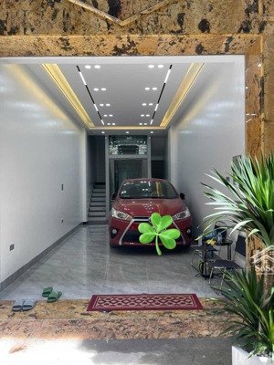 cần bán gấp - phố nguyễn văn cừ - dt 38m2 - giá 12.8 tỷ - ô tô - tặng full nội thất