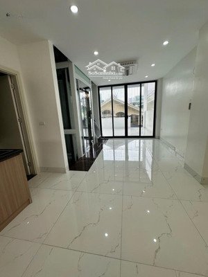 phân lô ô tô tránh nằm trong nhà - thang máy kính- nhà 2 mặt ngõ - thiết kế xây mới hiện đại