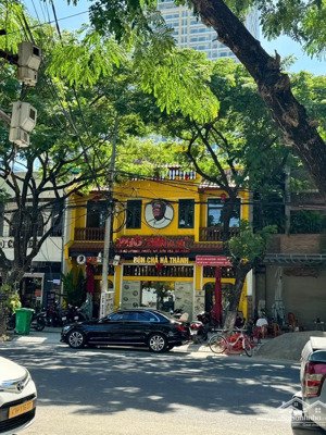 bán nhà đường 14m hồ nginh đối diện công viên dt 245 m2 giá 250 tr/m2 lh 