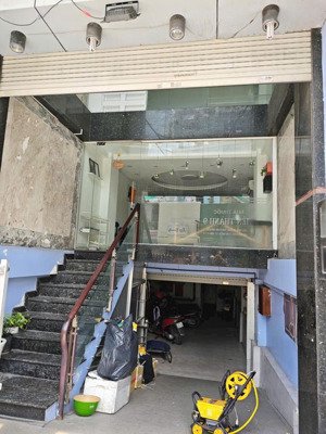 chính chủ cần bán nhà mt huỳnh văn bánh chưa qua đầu tư, giá tốt, lh: 