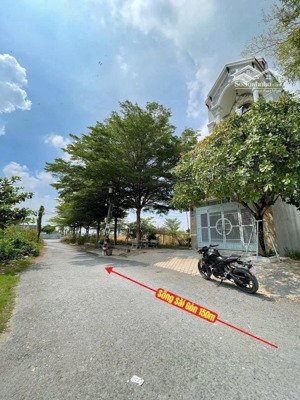 đất góc 2 mặt tiền hẻm 125 vườn lài, p. an phú đông, q12 thông ra sông sài gòn ngay sentura