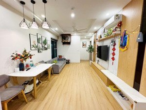 gia đình tôi cần bán căn 2 ngủ tại pcc1- 44 triều khúc- quận thanh xuân có nội thất giá 5 tỷ 5 !